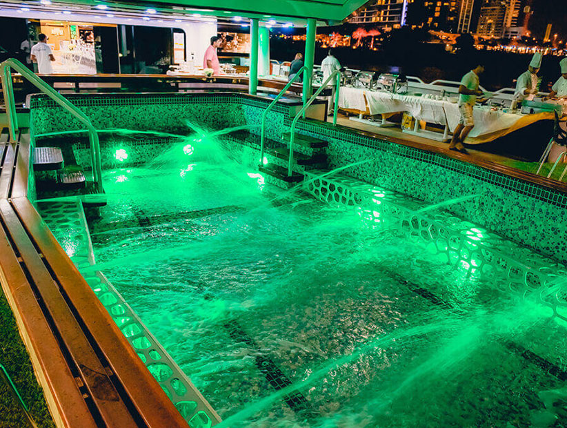 yacht swimming pool dubai